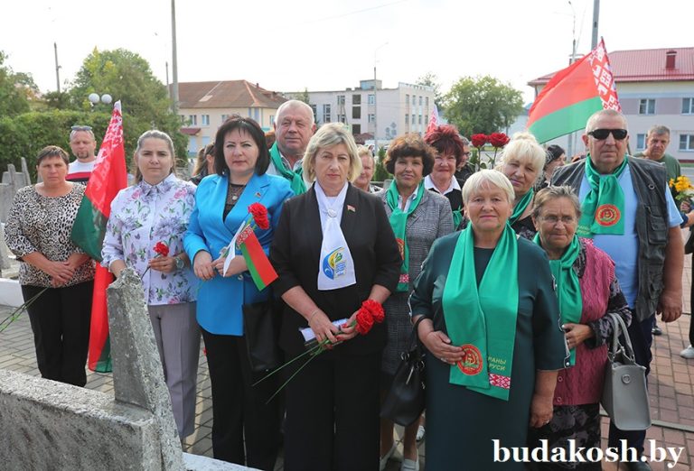 Важна судьба каждого солдата. Торжественная церемония передачи останков воина, погибшего в годы Великой Отечественной войны, прошла у братской могилы в Буда-Кошелево
