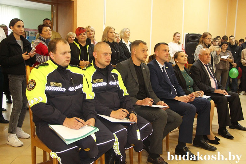 Молодежный конкурс «Автоледи 2025», посвященный Дню народного единства, провели в Буда-Кошелево