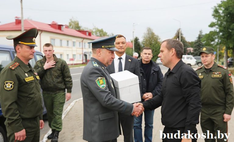 Важна судьба каждого солдата. Торжественная церемония передачи останков воина, погибшего в годы Великой Отечественной войны, прошла у братской могилы в Буда-Кошелево