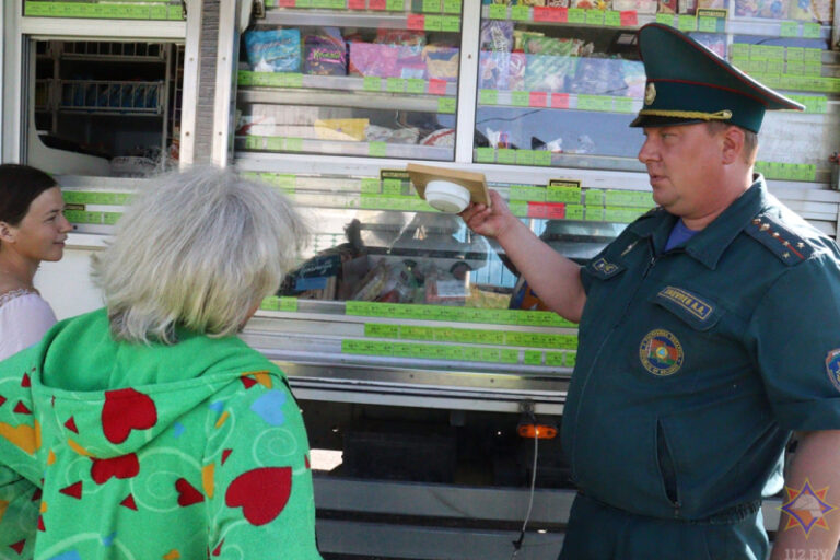 В Буда-Кошелевском районе прошла «Автолавка безопасности»: МЧС напоминает о правилах пожарной безопасности