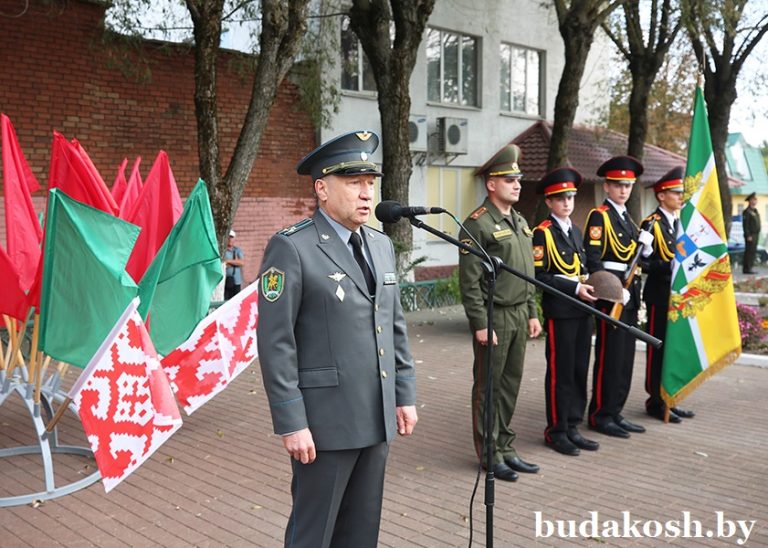 Важна судьба каждого солдата. Торжественная церемония передачи останков воина, погибшего в годы Великой Отечественной войны, прошла у братской могилы в Буда-Кошелево