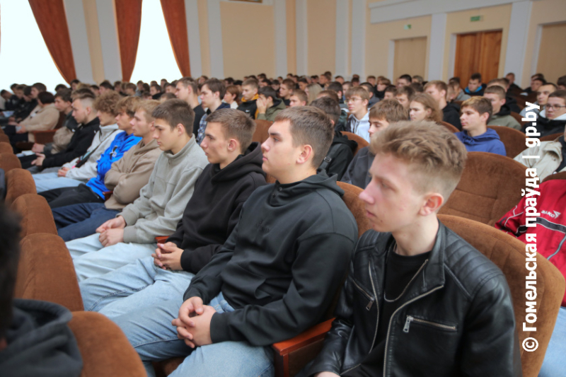 «Гомельская праўда» побывала в гостях у будущих аграриев 