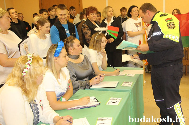 Молодежный конкурс «Автоледи 2025», посвященный Дню народного единства, провели в Буда-Кошелево