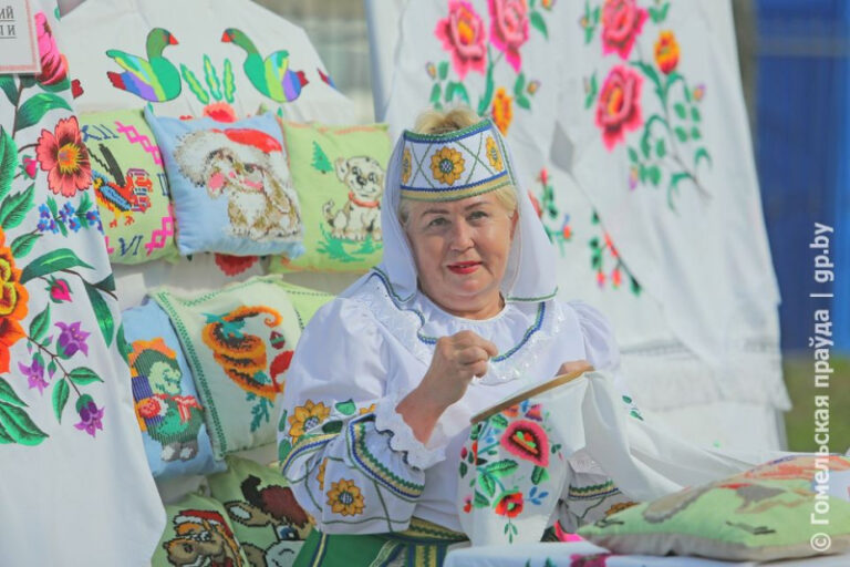 На Будакошелевщине прошел фестиваль рушников