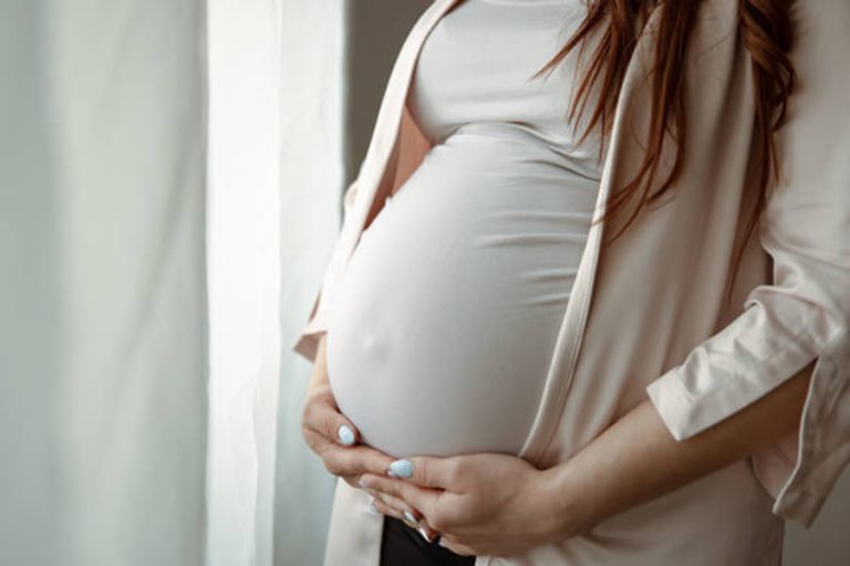 В Минтруда напомнили об особенностях выплаты пособий беременным женщинам в период воспитания ребенка до 3 лет