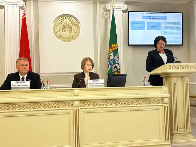 Член Совета Республики, председатель Гомельского областного Совета депутатов Екатерина Зенкевич провела пятнадцатую сессию Гомельского областного Совета депутатов