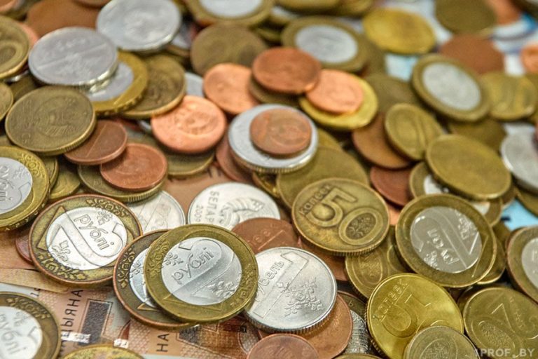 Снижение ставок по льготному автокредиту и рассрочка на покупку елок: что нового произошло у белорусских банков