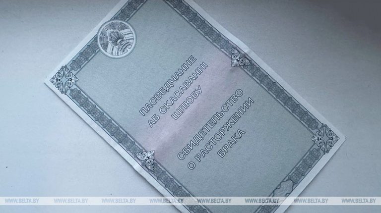 Жили долго, но несчастливо. Почему белорусы разводятся после 50 лет брака