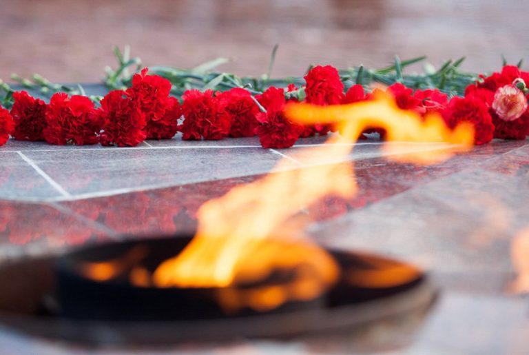 Поздравление от председателя районного исполнительного комитета Валентина Ундруля и председателя районного Совета депутатов Сергея Халдая с Днем освобождения района от немецко-фашистских захватчиков