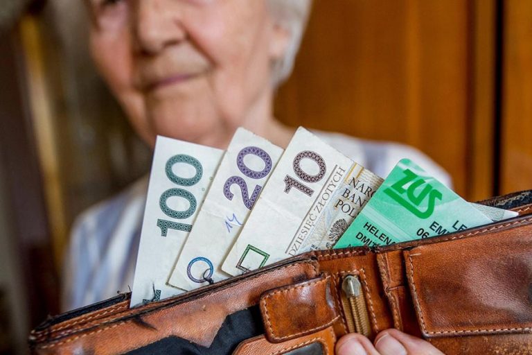 Крутое пике польских пенсий и зарплат