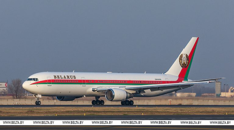 Лукашенко прибыл в Бишкек, где примет участие в саммите ОДКБ