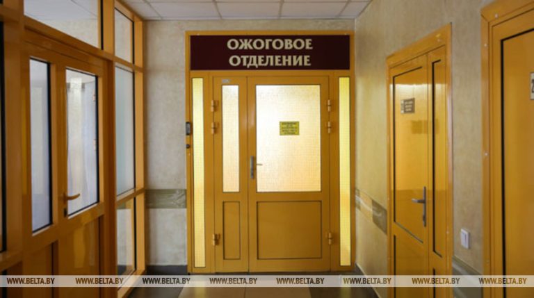 В Бобруйске ребенок опрокинул на себя чашку с кипятком и получил ожоги