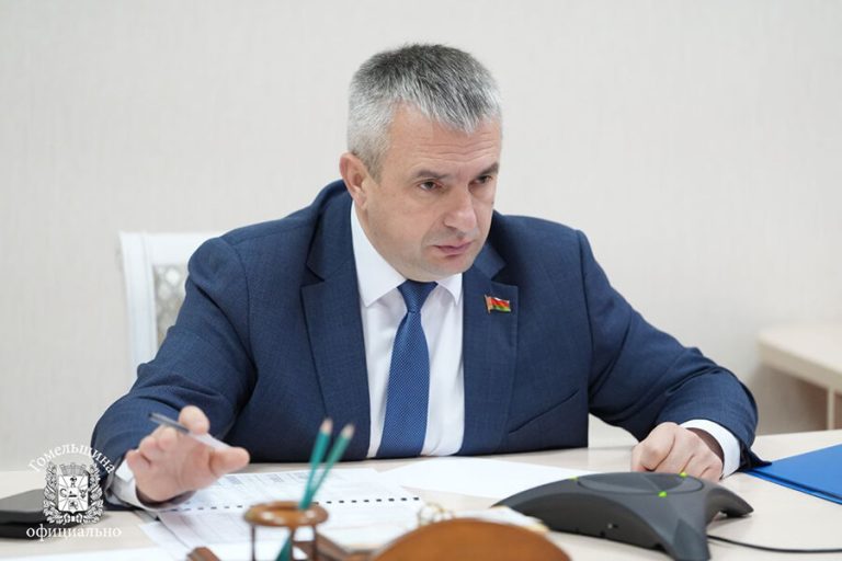 Прямую линию и прием граждан в Гомеле провел председатель облисполкома Иван Крупко