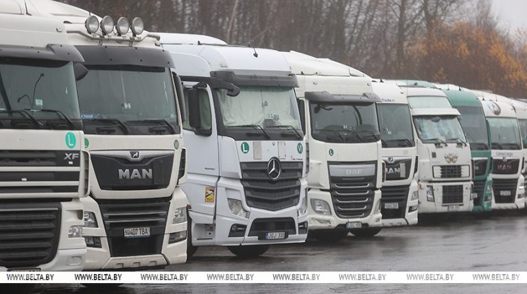 ГПК: грузоперевозчики, оставившие свои авто в зонах ожидания, могут свободно покинуть Беларусь