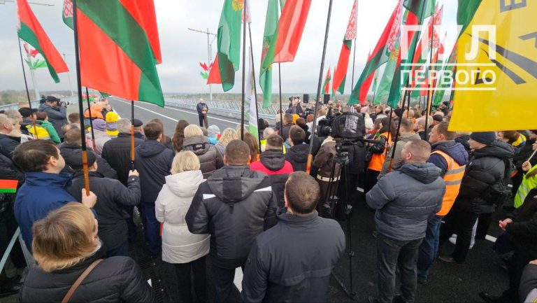 Лукашенко в Мозыре открыл обновленный мост через Припять