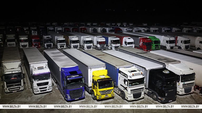 Брошенные в приграничье прицепы и полуприцепы с литовскими номерами эвакуированы на охраняемые стоянки