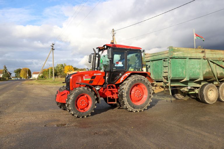 Водителям, которых лишили «прав», могут разрешить легально управлять трактором