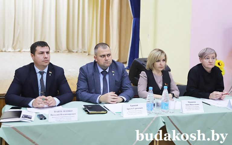 Вопросы ЖКХ, вакцинации и преобразований населенного пункта рассмотрели на собрании граждан в г.п. Уваровичи (будет дополнено)