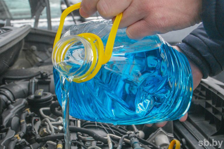 Как правильно выбрать стеклоомывающую жидкость, рассказали в санэпидслужбе