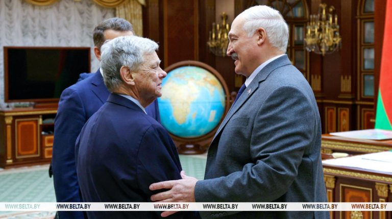 Лукашенко провел встречу со спецпосланником США в Беларуси Джоном Коулом