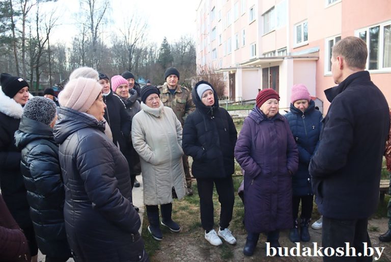 Проблема есть, но она решаема. На ул. Лавриновича райцентра прошло собрание граждан по вопросу перебоев в работе оборудования на котельной «Колледж» и обеспечения жилого фонда горячим водоснабжением